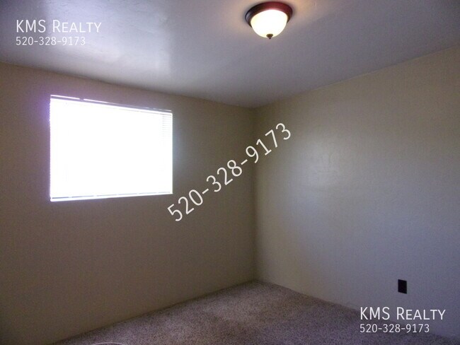 Building Photo - 5625 S Irving Dr