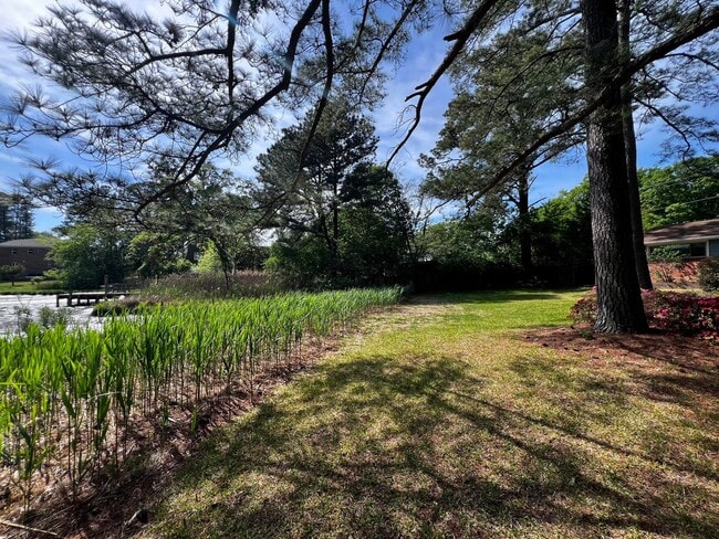 Building Photo - Beautiful waterfront home