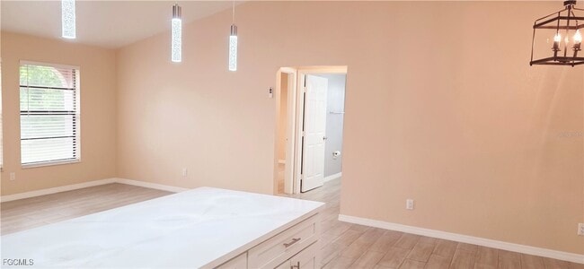 Building Photo - 930 SW 34th St