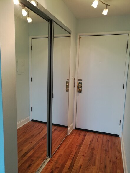 Building Photo - 5310 N Chester Ave