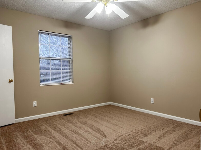 Building Photo - 675 Northview Dr NW