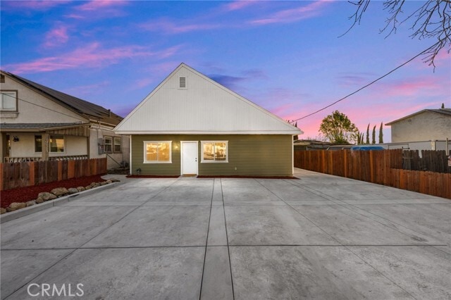 Building Photo - 7785 Vineyard Ave