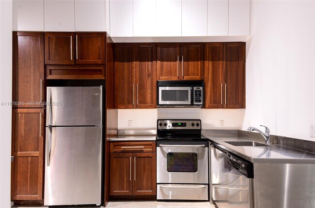 Building Photo - 250 NW 23rd St