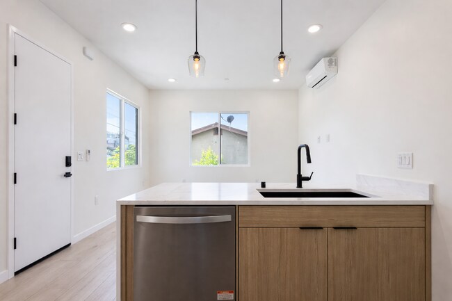 Building Photo - 5531 Olvera Ave