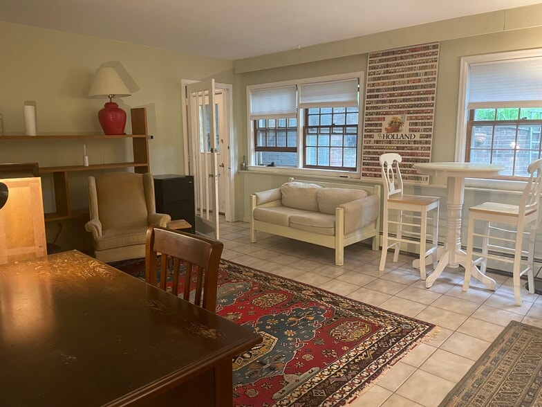 Building Photo - 85 Crescent Rd