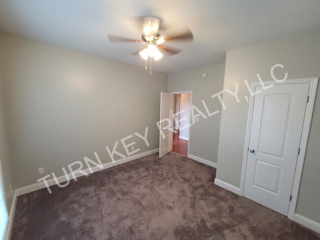 Building Photo - Home for rent in Gardendale