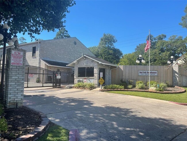Building Photo - 17573 Red Oak Dr