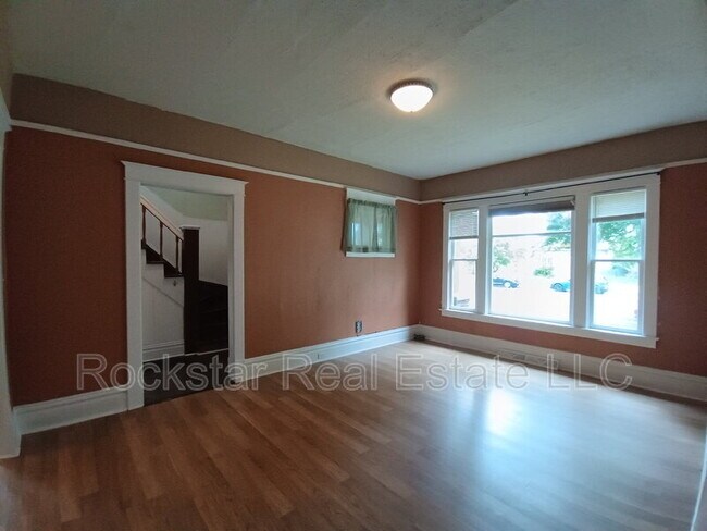 Building Photo - 519 E Ermina Ave