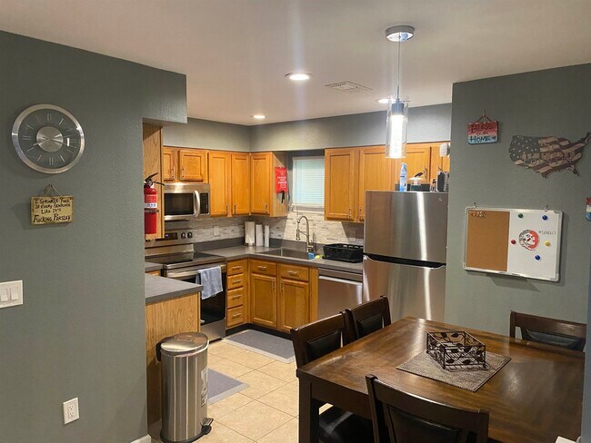 Building Photo - 741 White Dr