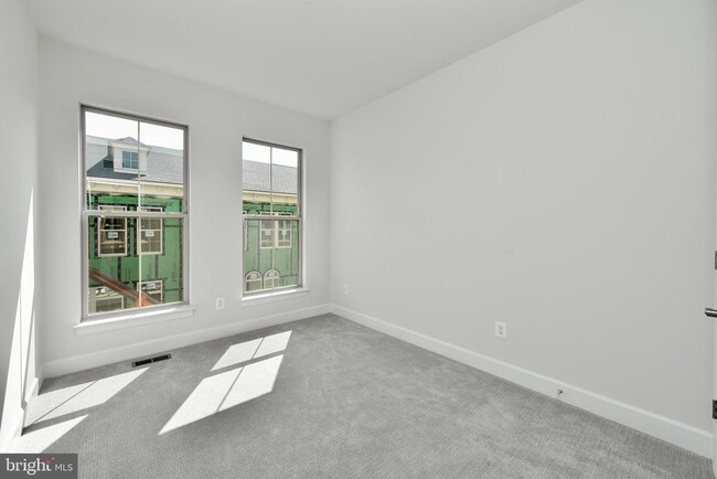 Building Photo - 20686 Glenmont Ter