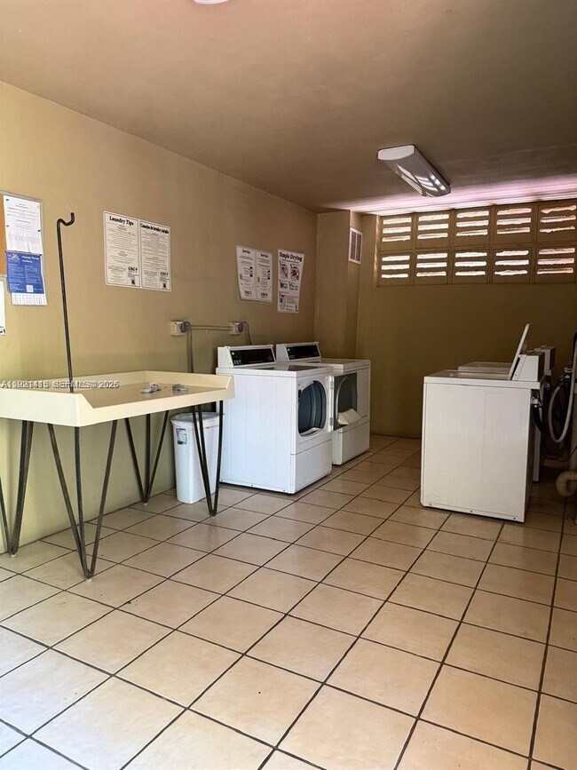 Building Photo - 10865 SW 112th Ave