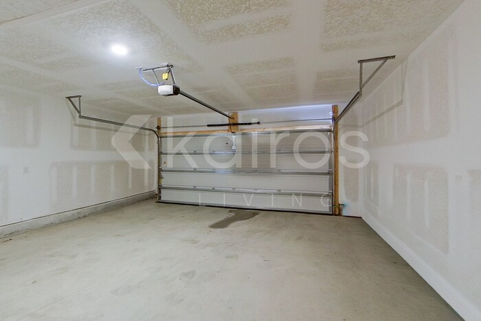 Building Photo - 417 Monarch Ln