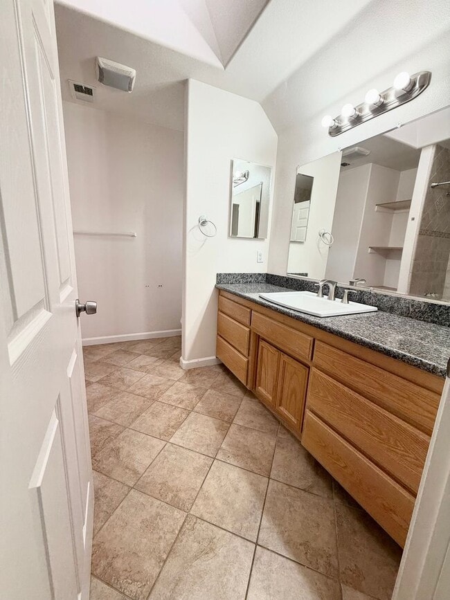 Building Photo - Beautiful 4 Bedroom 4.5 Bath Home COMING SOON!!!
