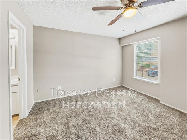 Building Photo - 1006 Bland Dr