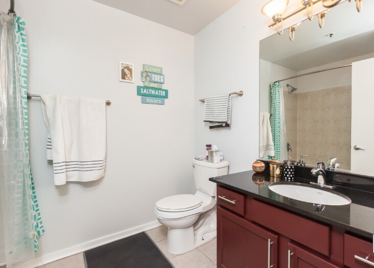 Building Photo - 933 W Van Buren St