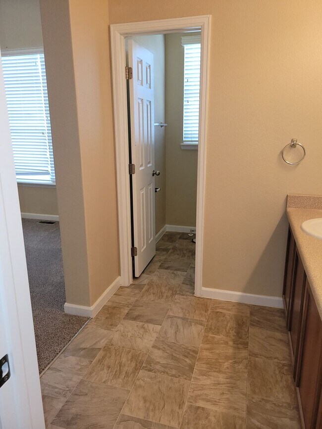 Building Photo - 7747 Mountain Laurel Dr