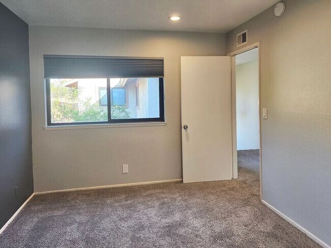 Building Photo - 8396 Sunbeam Cir
