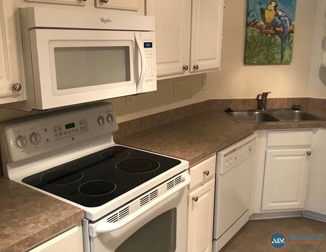 Building Photo - Top-Floor 2BR Condo with Pool Access – Available Now!