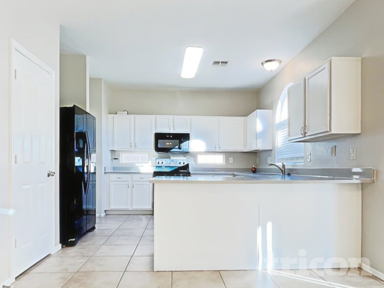 Building Photo - 2651 S 89th Ave