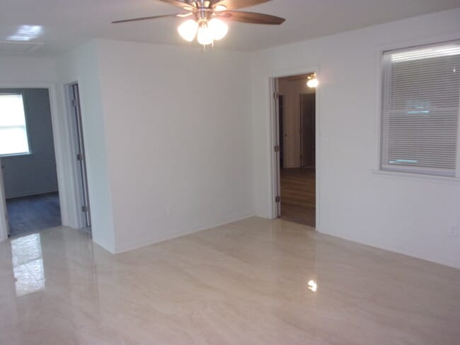 Building Photo - 2796 Flora Ave