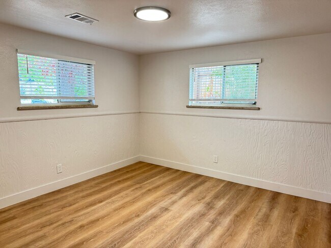 Building Photo - NEWLY REMODELED 3 Bed + Office / 2 Bath Home on Linden in Boulder – Available NOW!