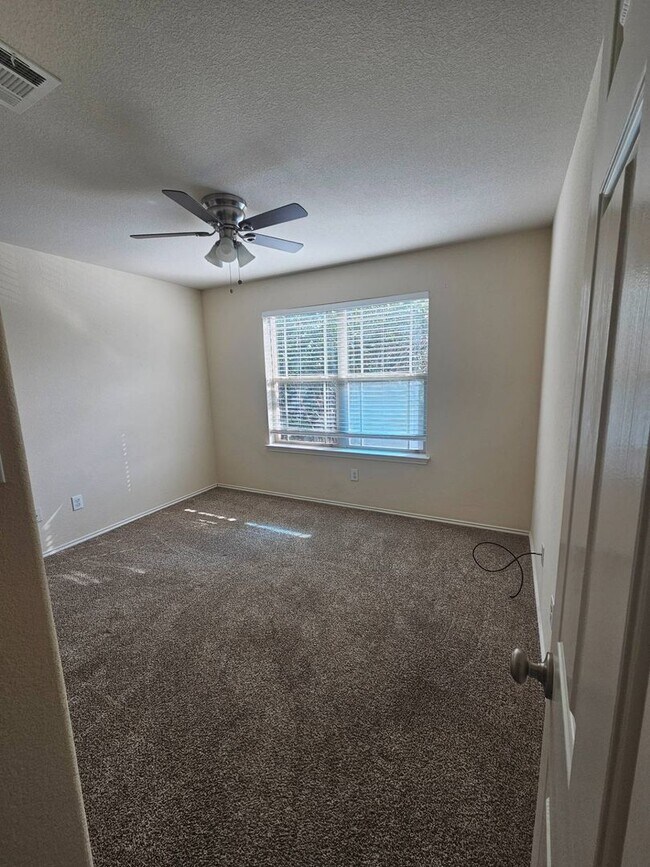 Building Photo - 18629 Falcon Pointe Blvd