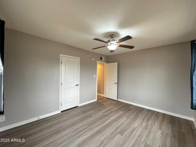 Building Photo - 1802 E Hubbell St