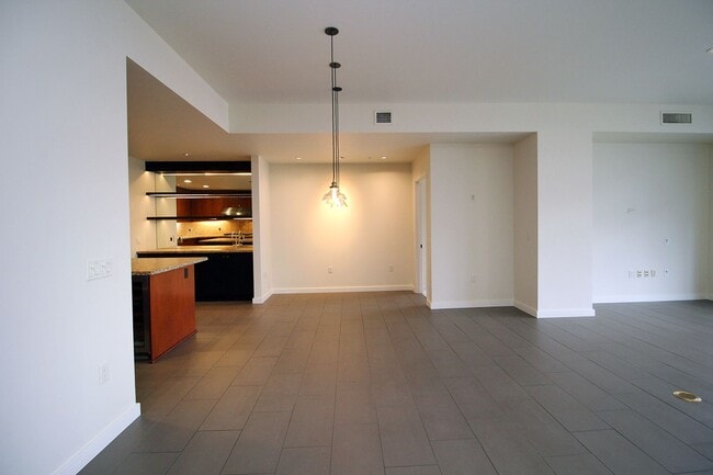 Building Photo - 1025 NW Couch St