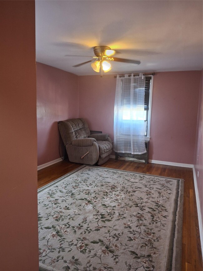 Primary Photo - 3231 Barker Ave