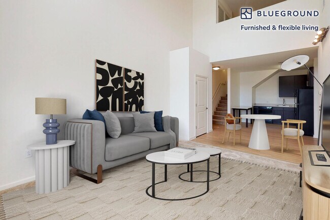 Building Photo - 1700 E 5th St