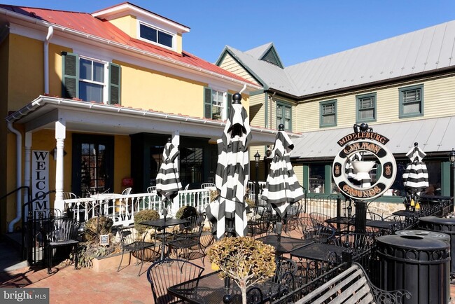 Building Photo - 23533 Light Horse Ct