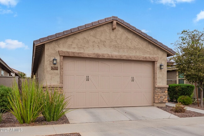 Building Photo - 14202 W Willow Ave