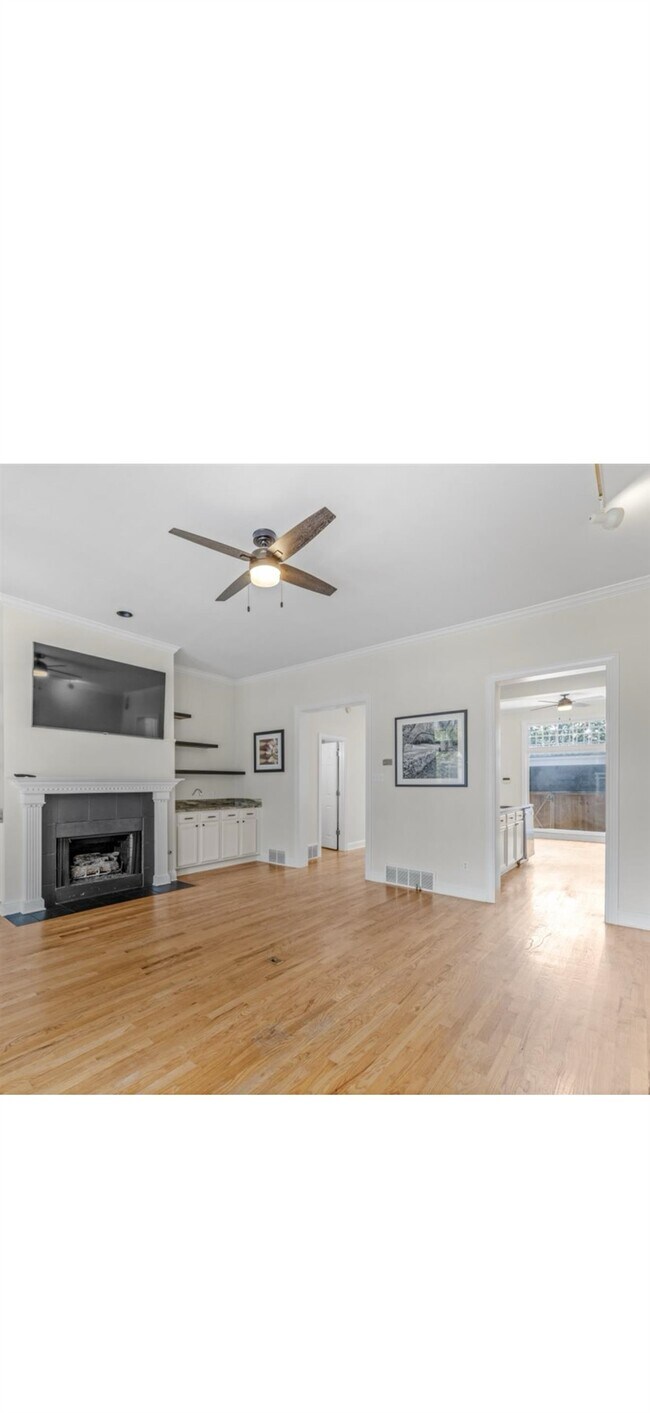 Building Photo - 921 Harbor View Dr