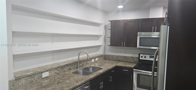 Building Photo - 3190 NW 5th Ct