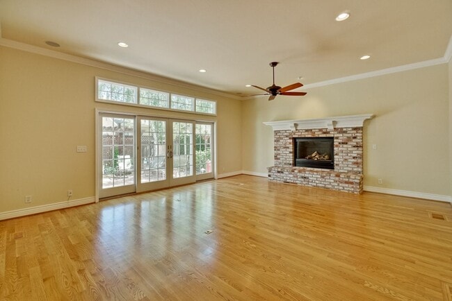 Building Photo - Stunning two-story spacious home on tranquil tree-lined street.