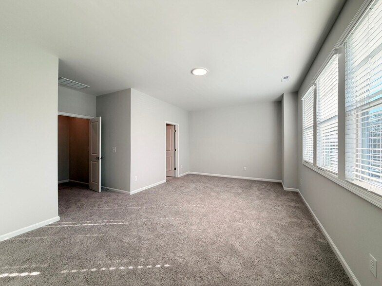 Building Photo - 2459 Englemann Dr