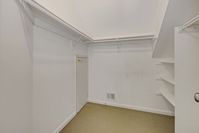 Building Photo - 3 Bed 3.5 Bath - Kentlands Townhouse - 2 C...
