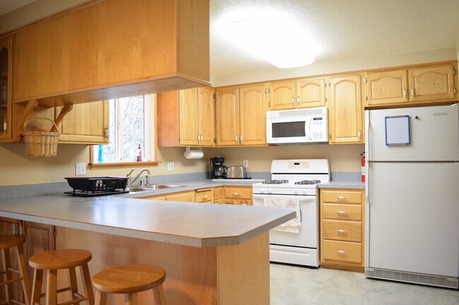Building Photo - 978 NW Sequoia Ave