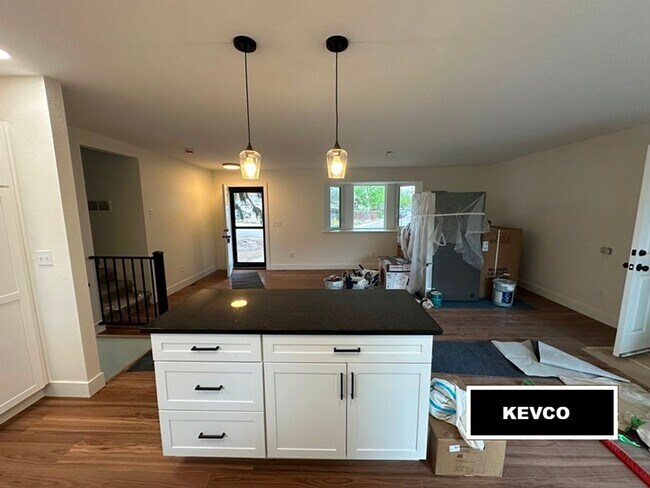 Building Photo - Tastefully Renovated Home!