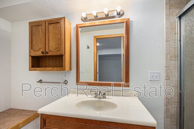 Building Photo - 14020 W Amherst Ave