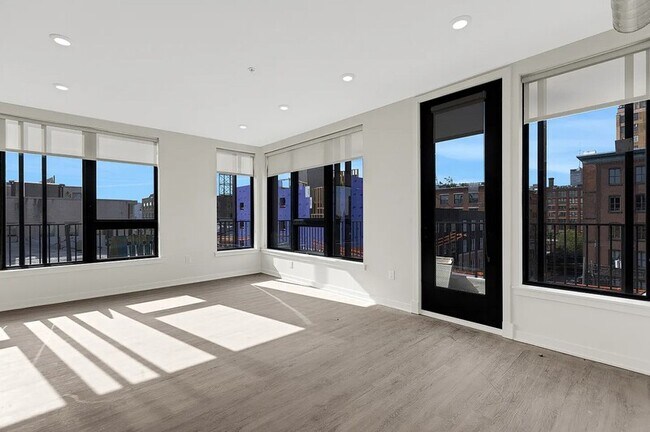 Building Photo - 500 N 13th St
