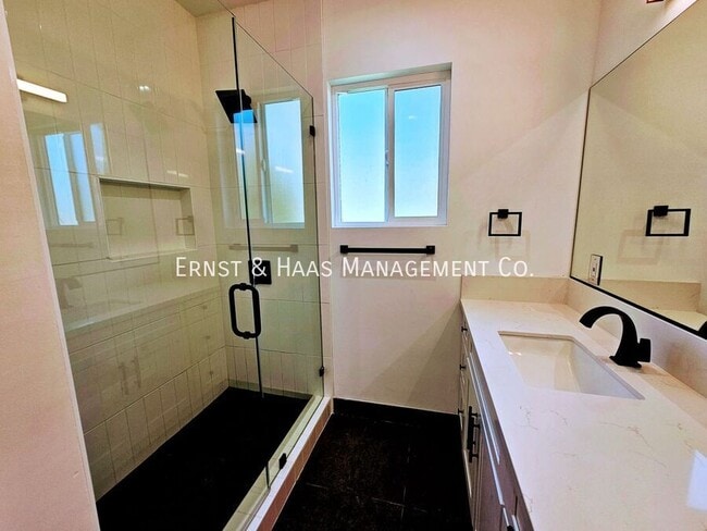 Building Photo - 5016 N Bentree Cir