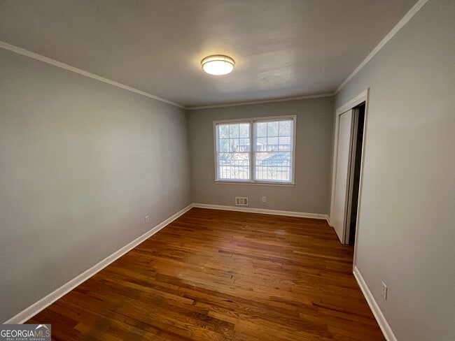 Building Photo - 827 Marstevan Dr NE