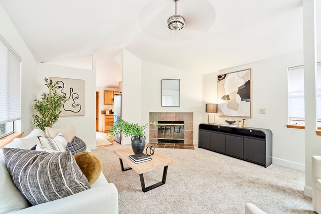 Building Photo - Delightful 3 bedroom home near Matthews Be...