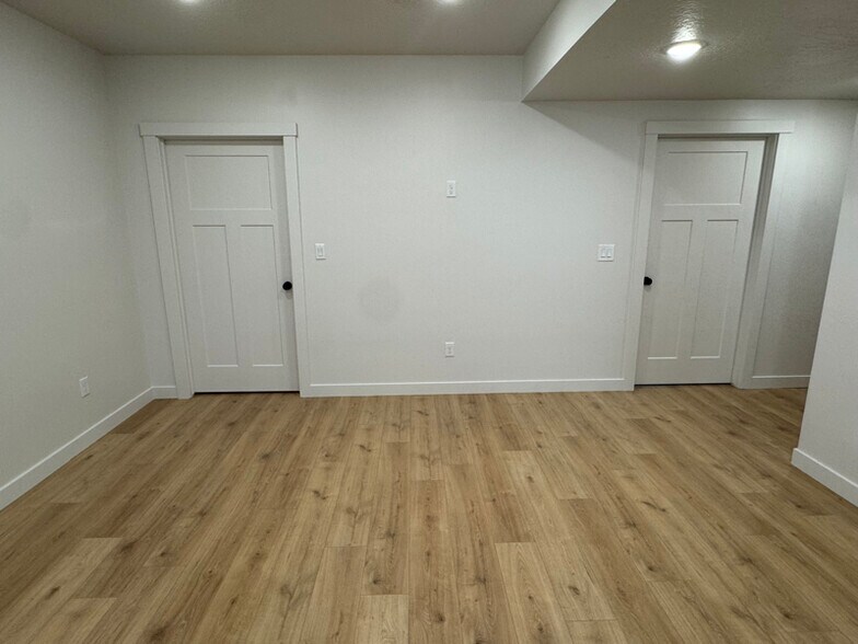 Building Photo - 3082 Lone Pine St