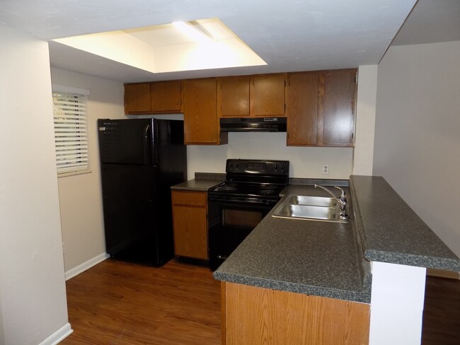 Building Photo - **Available in March** 2 Br/2 ba Condo clo...