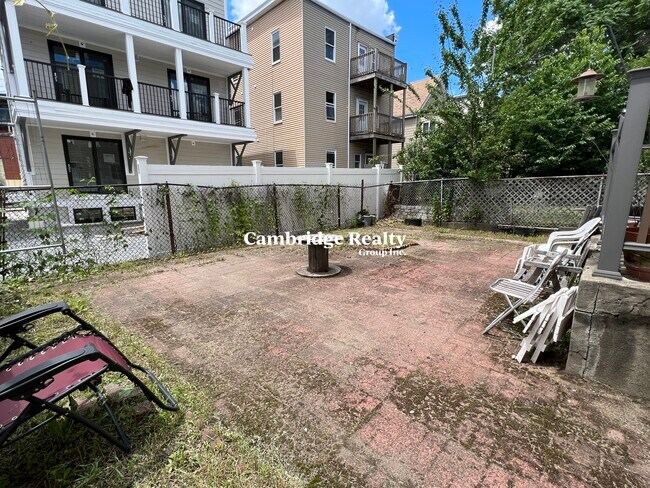 Building Photo - 24 Rossmore St