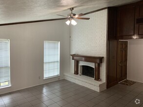 Building Photo - AVAILABLE NOW!!! Lovely 3/2/2 home in Gran...