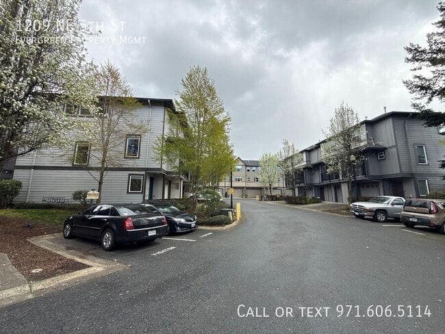 Building Photo - 1209 NE 5th St