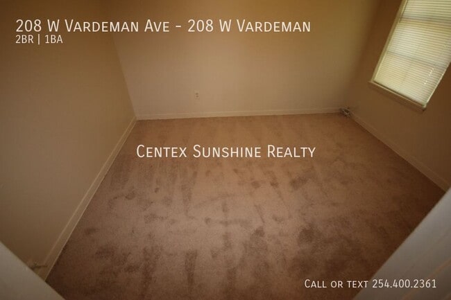 Building Photo - 208 W Vardeman Ave